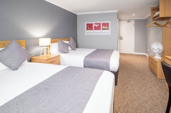 Family Room (2 Adults + 2 Children)