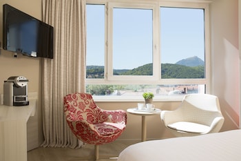 Family Room with 2 non-communicating rooms