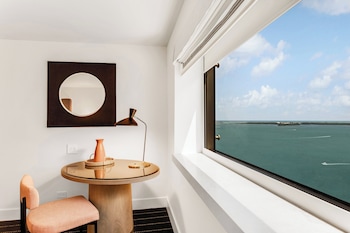 Classic Room, 2 Queen Beds, Bay View (Partial Bay View)