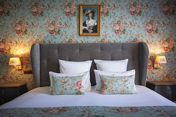 Deluxe Room, 1 Queen Bed, Non Smoking (Larger Room;Twin bed on request)