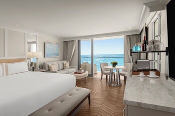 Premium Oceanfront King Corner Studio