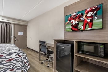 Deluxe Room, 1 King Bed, Accessible, Non Smoking