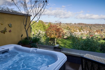 Mews Hot Tub Room