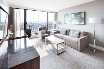 Suite, 1 King Bed, Kitchenette