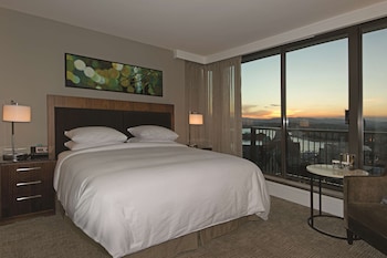 Family Suite, 1 King Bed, Kitchenette