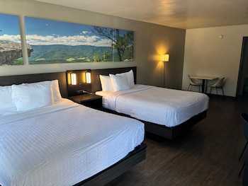 Suite, 2 Queen Beds, Non Smoking