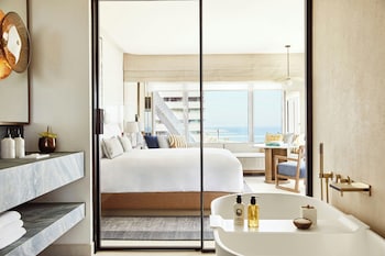 Room, 1 King Bed with Sofa bed, Sea View (Panorama Lateral Sea View)