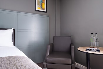 Standard Room, 1 Queen Bed