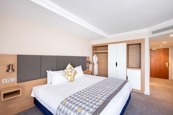 Premium Room, 1 King Bed (Stocked Minibar)
