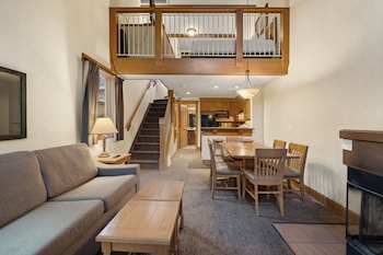 Premier Condo (2 Bedroom Loft- 4 Q)