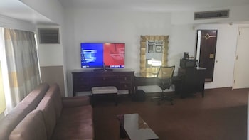 Traditional Room, 1 King Bed with Sofa bed
