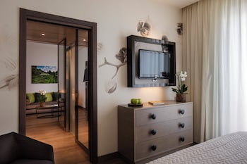 Family Room, Connecting Rooms