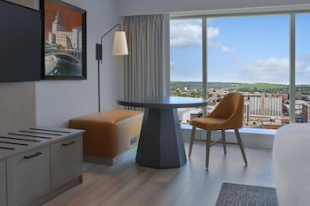 Room, 2 Queen Beds, City View (High Floor)