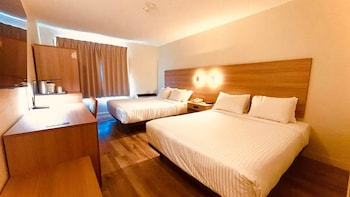 Room with 2 Queen Beds