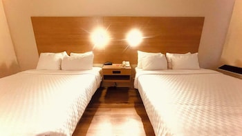 Room with 2 Queen Beds
