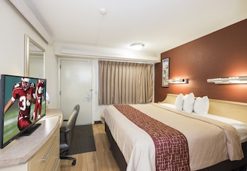 Deluxe Room, 1 King Bed, Accessible, Non Smoking (Shower)