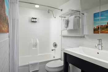 Deluxe Room, 2 Queen Beds, Non Smoking