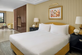Classic Room, 1 King Bed, Smoking
