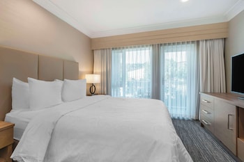 Standard Room, 1 Queen Bed, Accessible, Bathtub