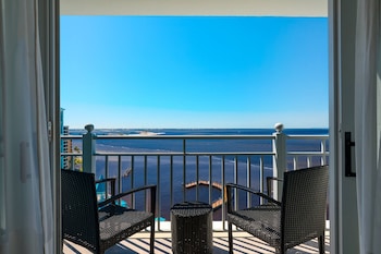 Room, 1 King Bed, Balcony, Tower