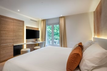 Superior Room, 1 Queen Bed, Balcony, Mountain View