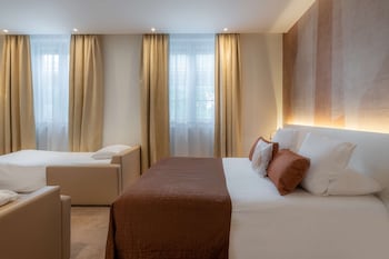 Junior Suite, Multiple Beds, Non Smoking, Mountain View (with Sofabed)
