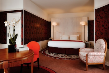 Junior Suite, 1 King Bed (Republic Square view)