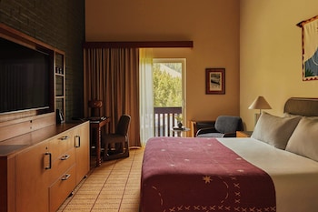 Room, 1 King Bed, Balcony, Mountain View