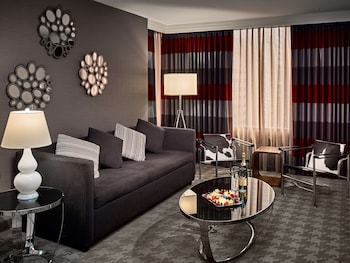Suite, 1 King Bed, Accessible (Sofa Bed)