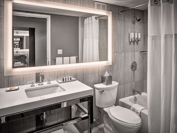 Room, 1 Queen Bed (City Explorer)