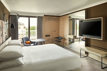 Superior Room, 1 King Bed, Balcony