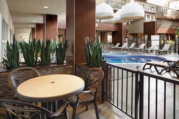 Deluxe Room, 2 Queen Beds, Poolside (Poolside)
