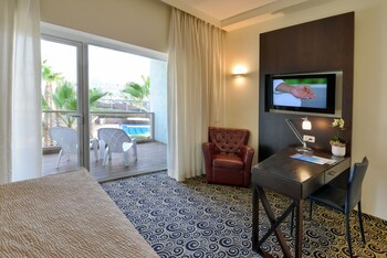 Superior Room, Balcony, Pool View