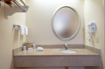 Deluxe Room, 1 King Bed, Accessible (Smoke Free)