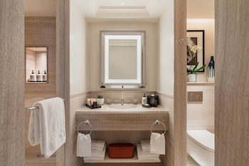 Four Seasons, Room, 1 King Bed
