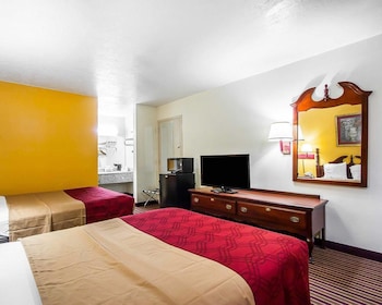 Room, 2 Queen Beds, Smoking