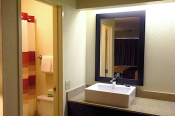 Premium Room, 1 King Bed (Upgraded Bedding & Snack, Smoke Free)