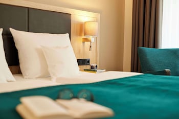 Comfort Room, 1 Double Bed (Converts to 2 Twin Beds)
