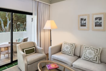 Deluxe Room, 2 Twin Beds, Resort View (Balcony)