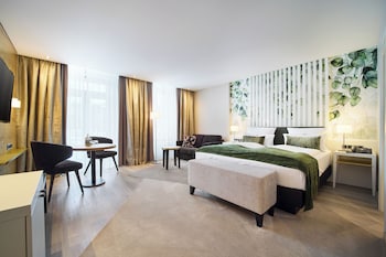 Premium Room, 1 Double Bed, Balcony, Park View (Converts to 2 Twin Beds)
