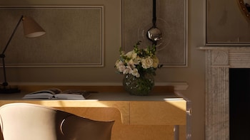Suite (Sloane)