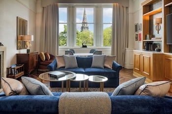 Sir Robert Louis Stevenson Suite with Castle View