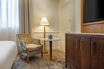 Queen Premier Room