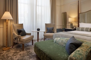 Sir Conan Doyle Suite