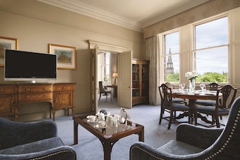 Caledonian Suite with Castle View