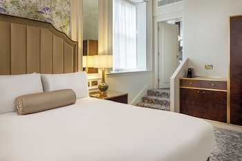 Queen Deluxe Room