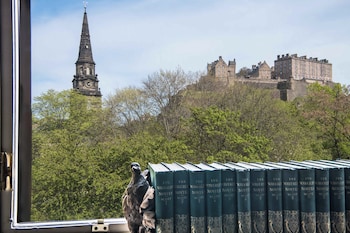 Sir Walter Scott Suite with Castle View