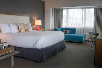 Superior Room, 1 King Bed, Mountain View (Junior Suite)