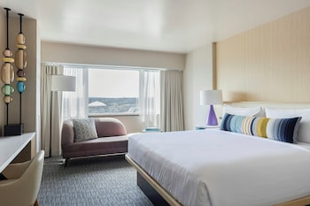 Deluxe Room, 1 King Bed, Accessible
