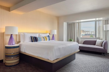 Junior Suite, 1 King, Corner